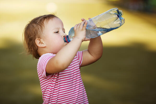 Wie Viel Sollten Babys Und Kleinkinder Trinken? | BIG Direkt Gesund